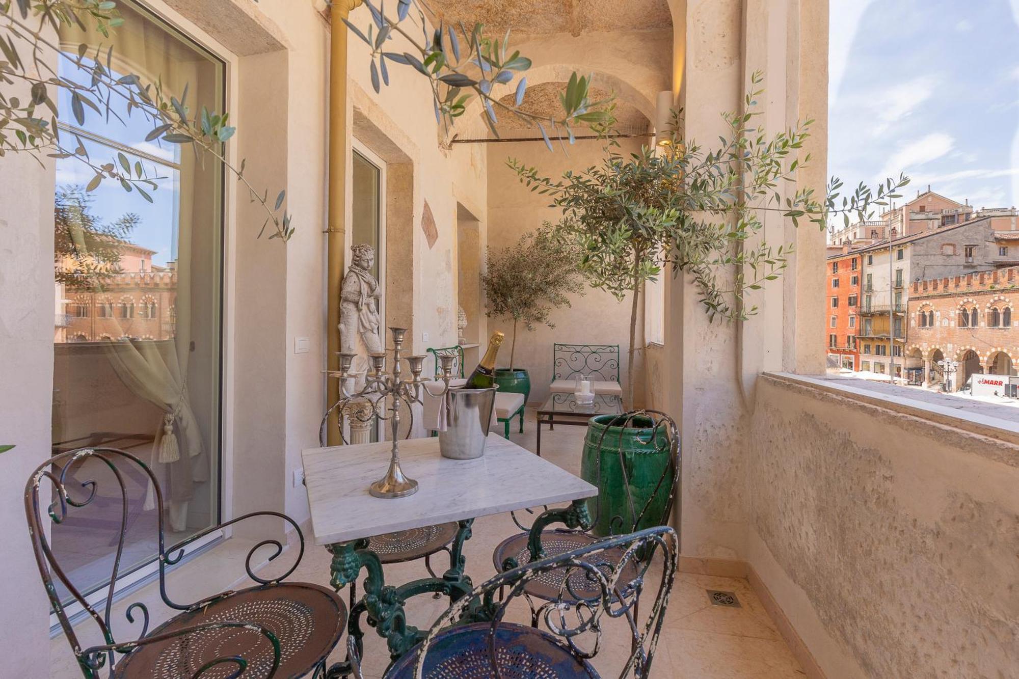 Guest house Corte Realdi Piazza Erbe 3*